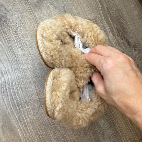 Ugg Maxi Curly Slide Slipper Sand Size 6 Like New! - Picture 6 of 10